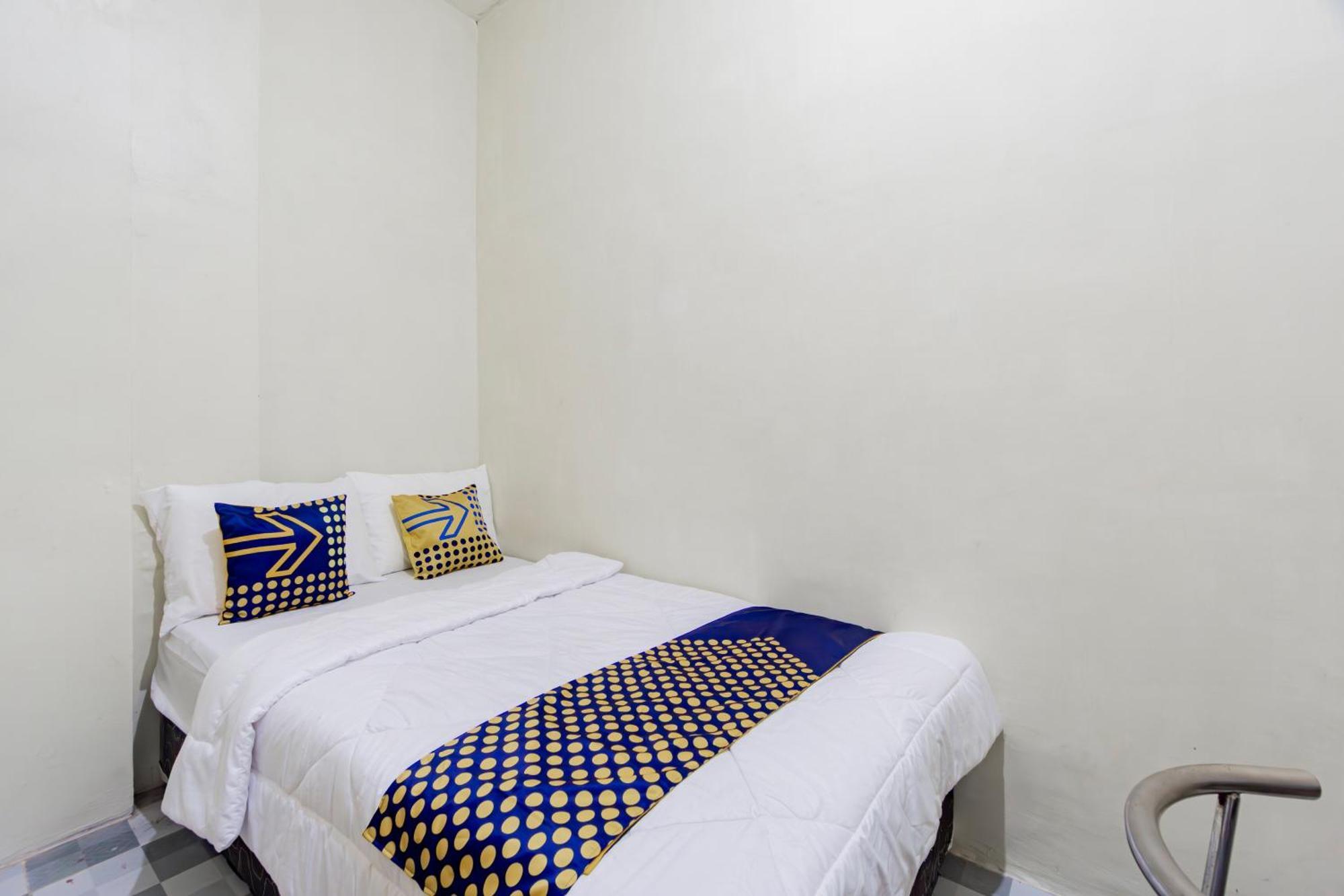 Spot On 93967 Hasna Guest House Syariah Kediri  Exterior photo