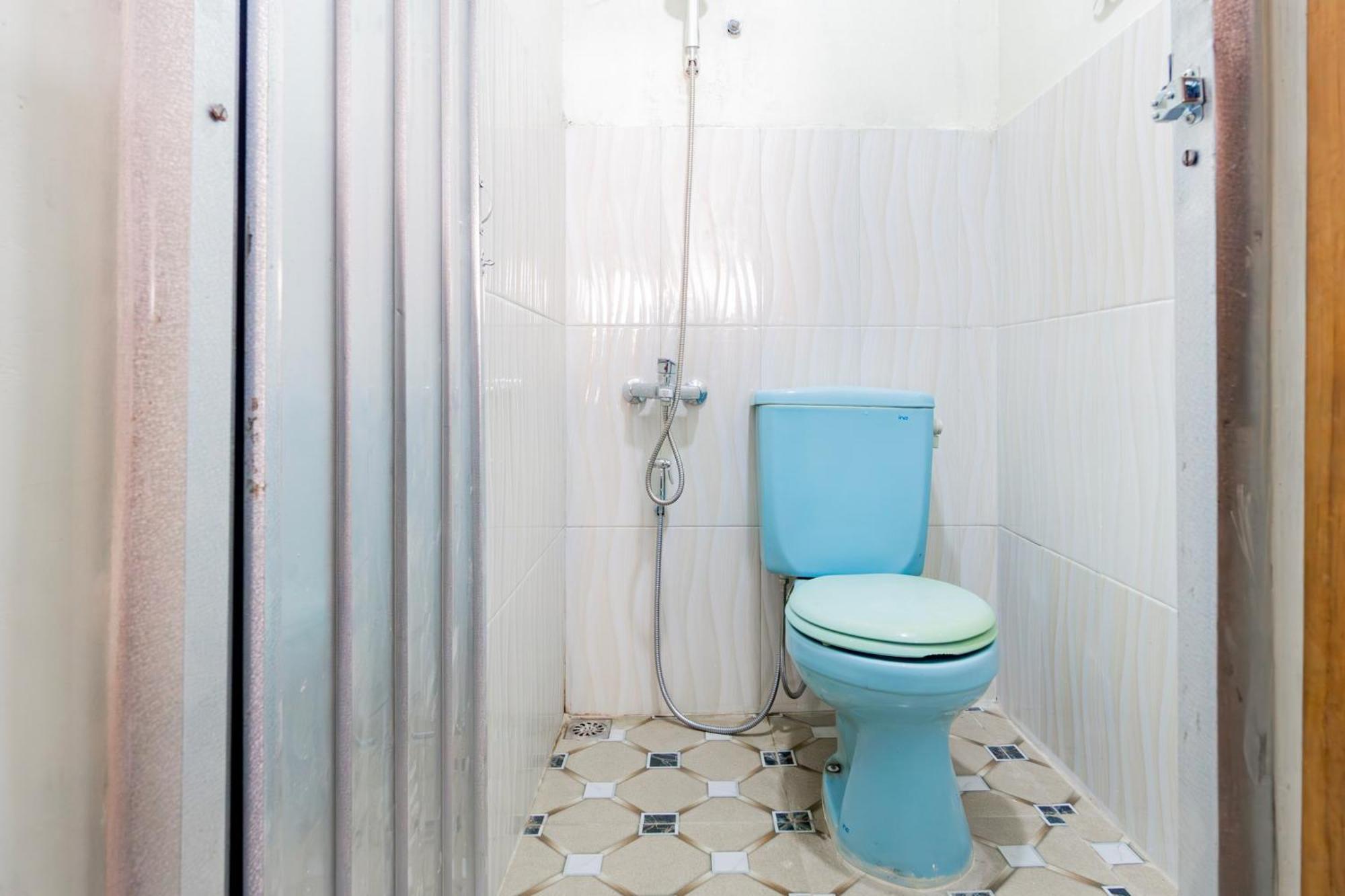 Spot On 93967 Hasna Guest House Syariah Kediri  Exterior photo